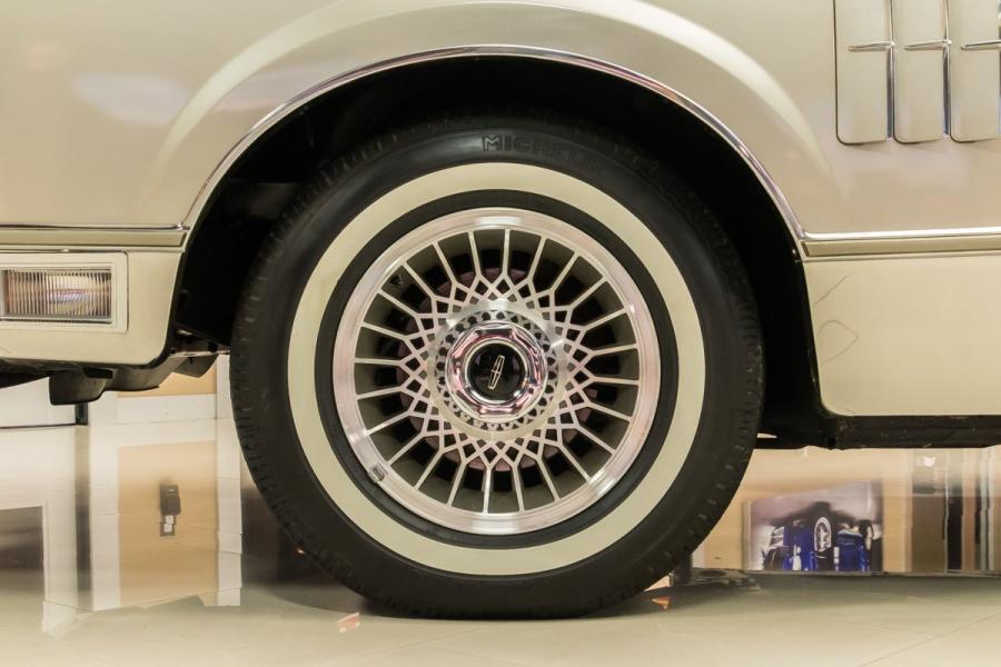 Колеса Lincoln Continental Mark VI Sedan 1980 года  (фото 42 из 111)